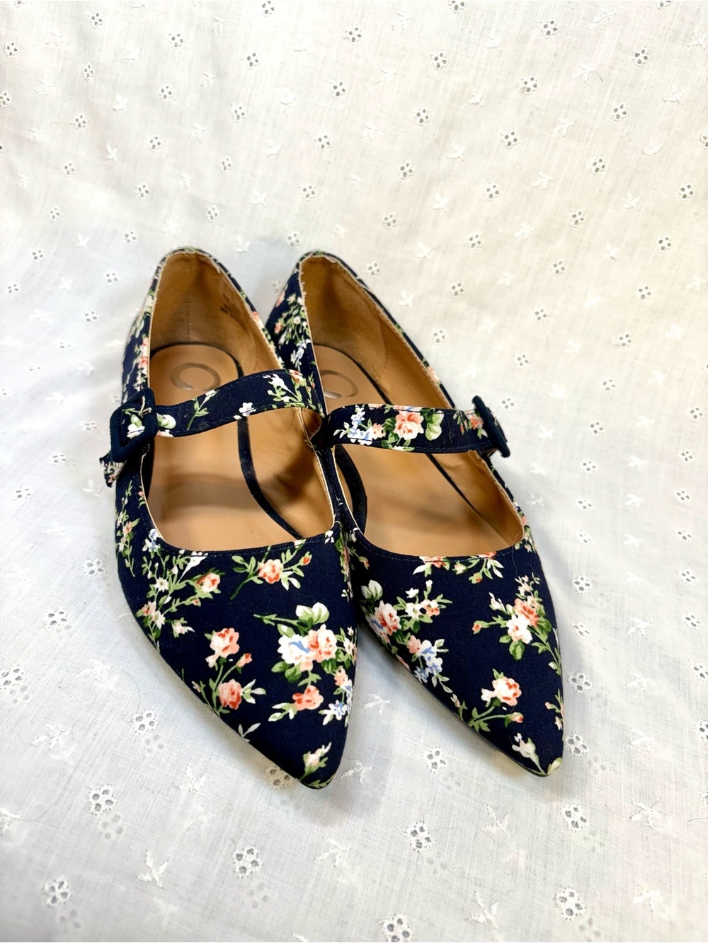 Journee Collection Navy Floral Pointed Flats